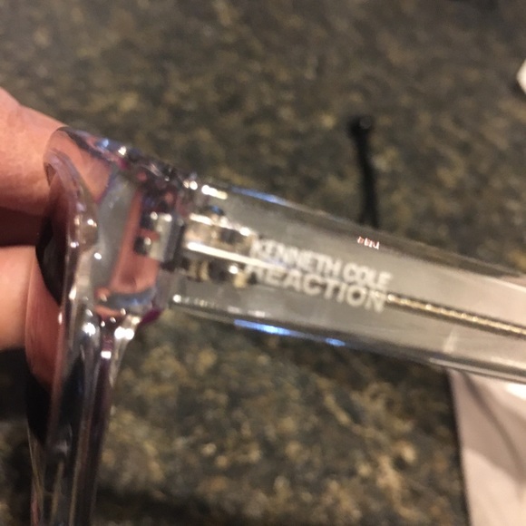 Kenneth Cole REACTION
Square Sunglasses, NWT - Picture 4 of 8